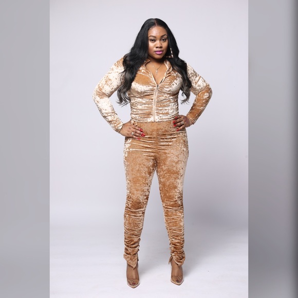 Champagne 2 piece tracksuit - Picture 3 of 4